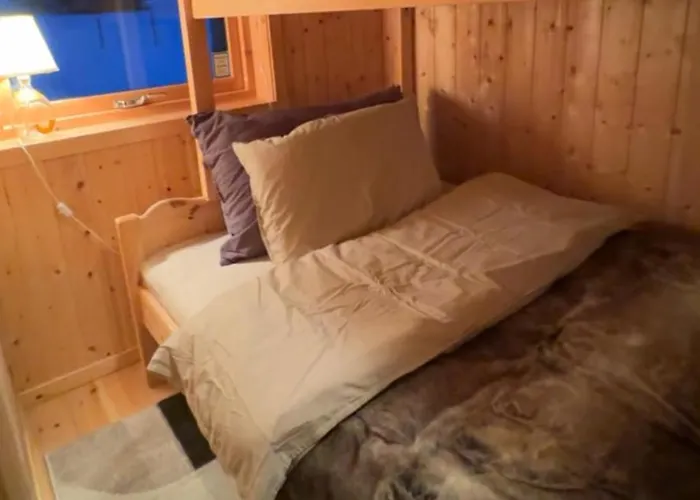 Aurora Haven - With Jacuzzi Feriehus